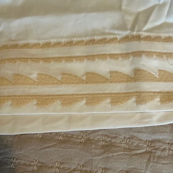 Tuckernuck White Shorts w/ Beige BoHo Embroidered Trim NWT Med